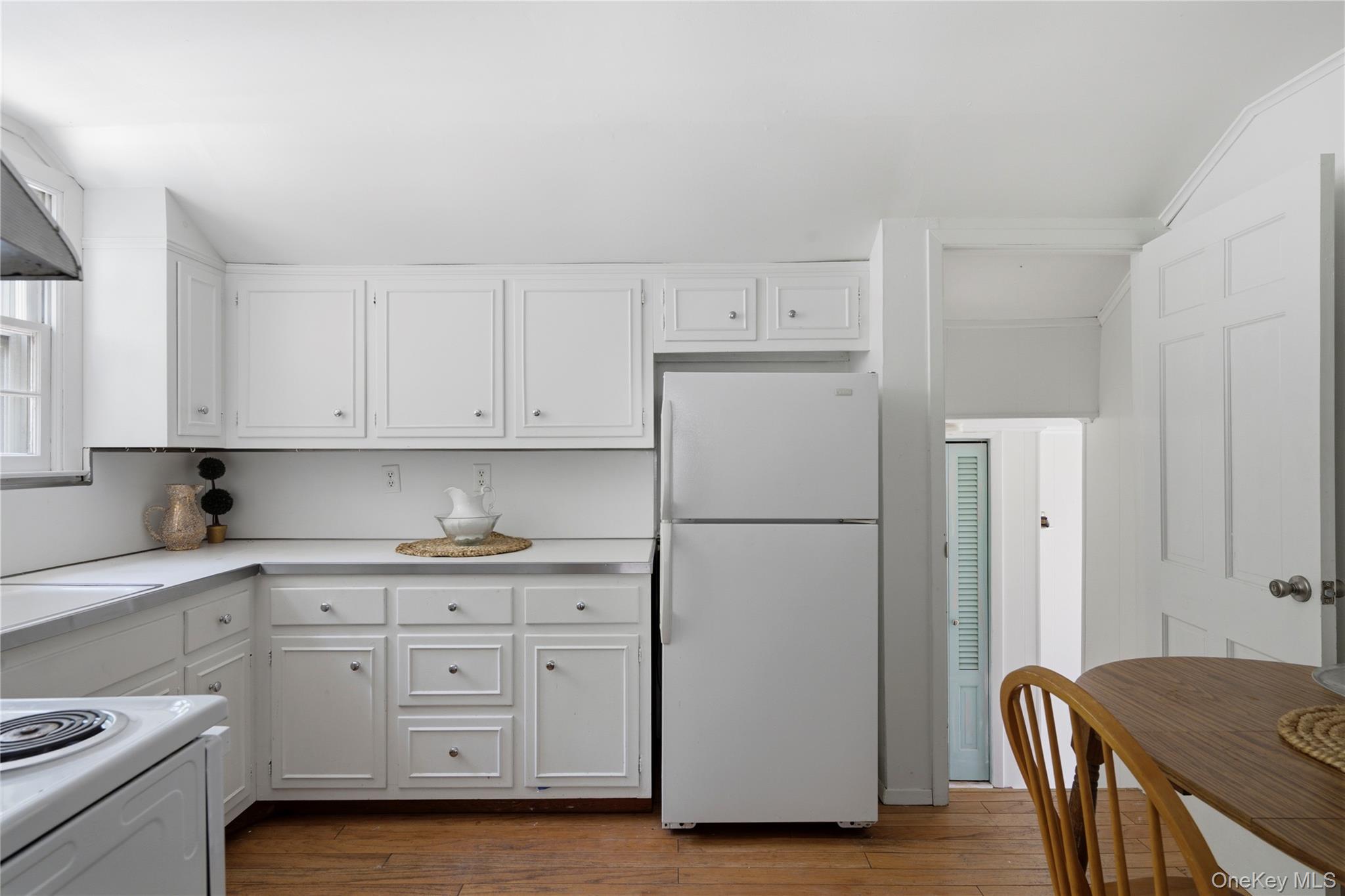 1680 North Sea Road Southampton, NY 11968 - Photo 5 of 45