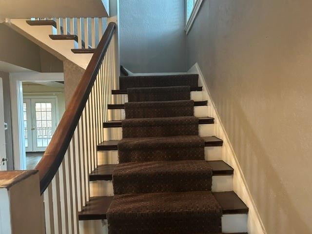 1007 North Center Street Bonham, TX 75418 - Photo 23 of 37 Staircase