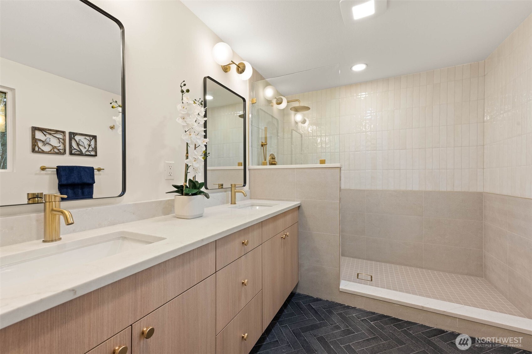 9101 30th Avenue Northeast Seattle, WA 98115 - Photo 16 of 35