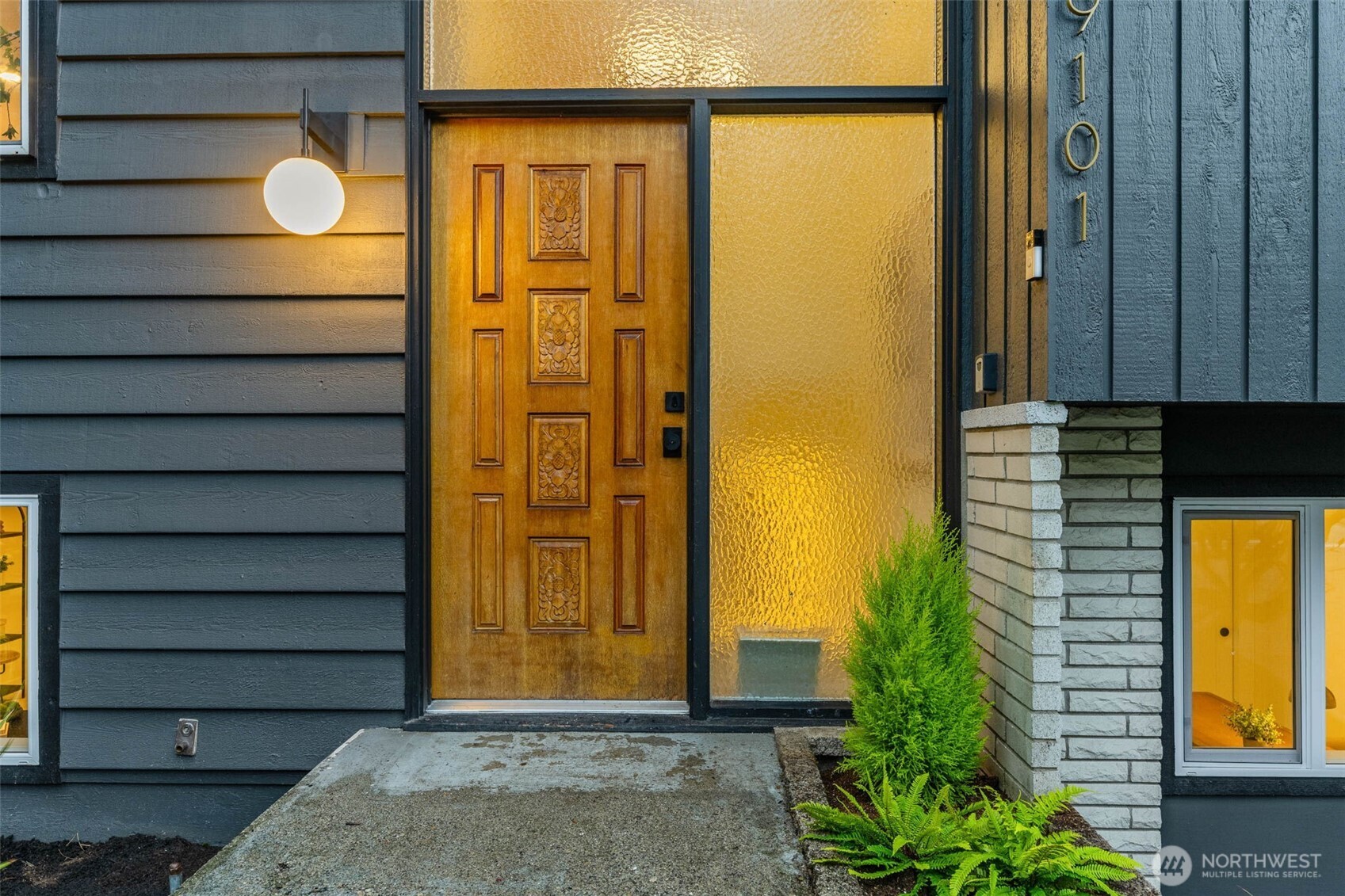 9101 30th Avenue Northeast Seattle, WA 98115 - Photo 3 of 35