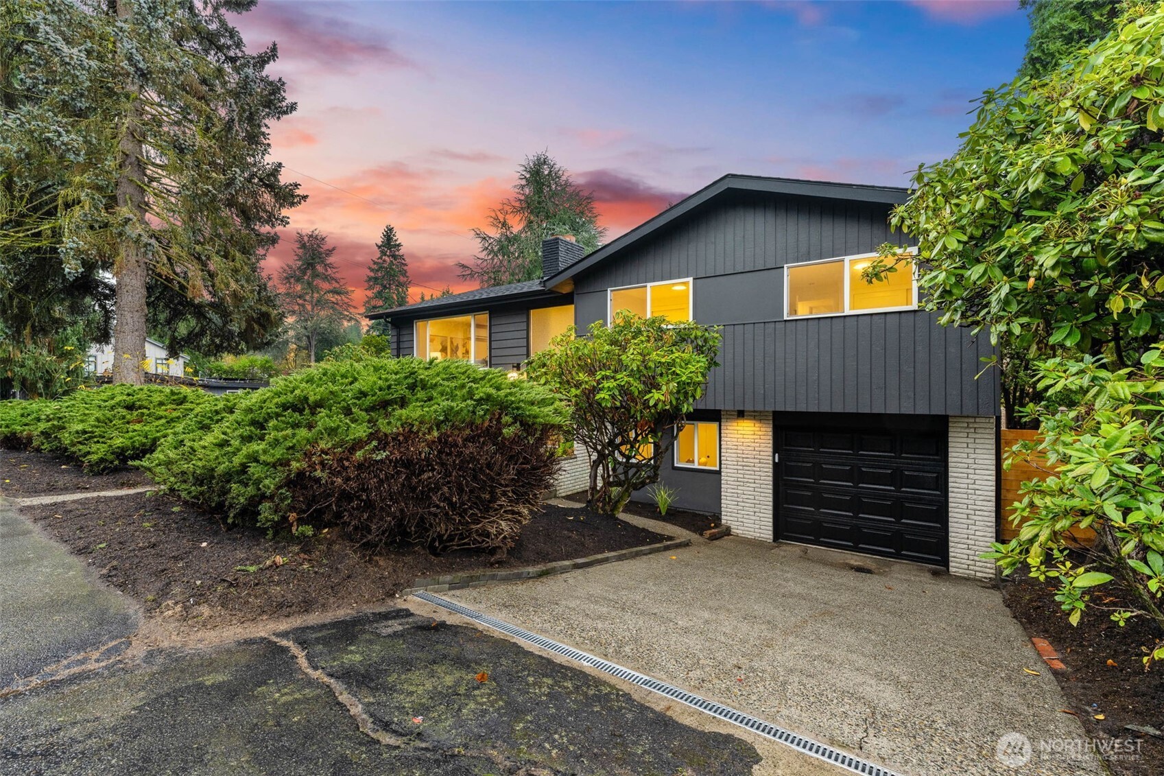 9101 30th Avenue Northeast Seattle, WA 98115 - Photo 33 of 35