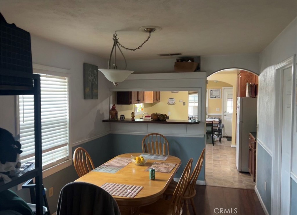 904 Riverside Avenue Chowchilla, CA 93610 - Photo 4 of 6 a dining room with furniture and window