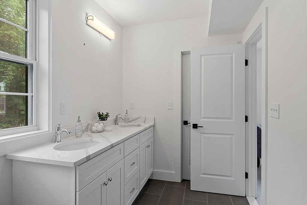 100 Albion Road, Unit 303 Bedford, MA 01730 - Photo 20 of 39 Gallery Image 20