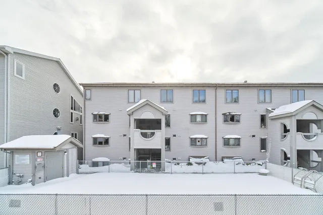 $289,000 | 317 5th Avenue, Unit 4, Manistee, MI 49660