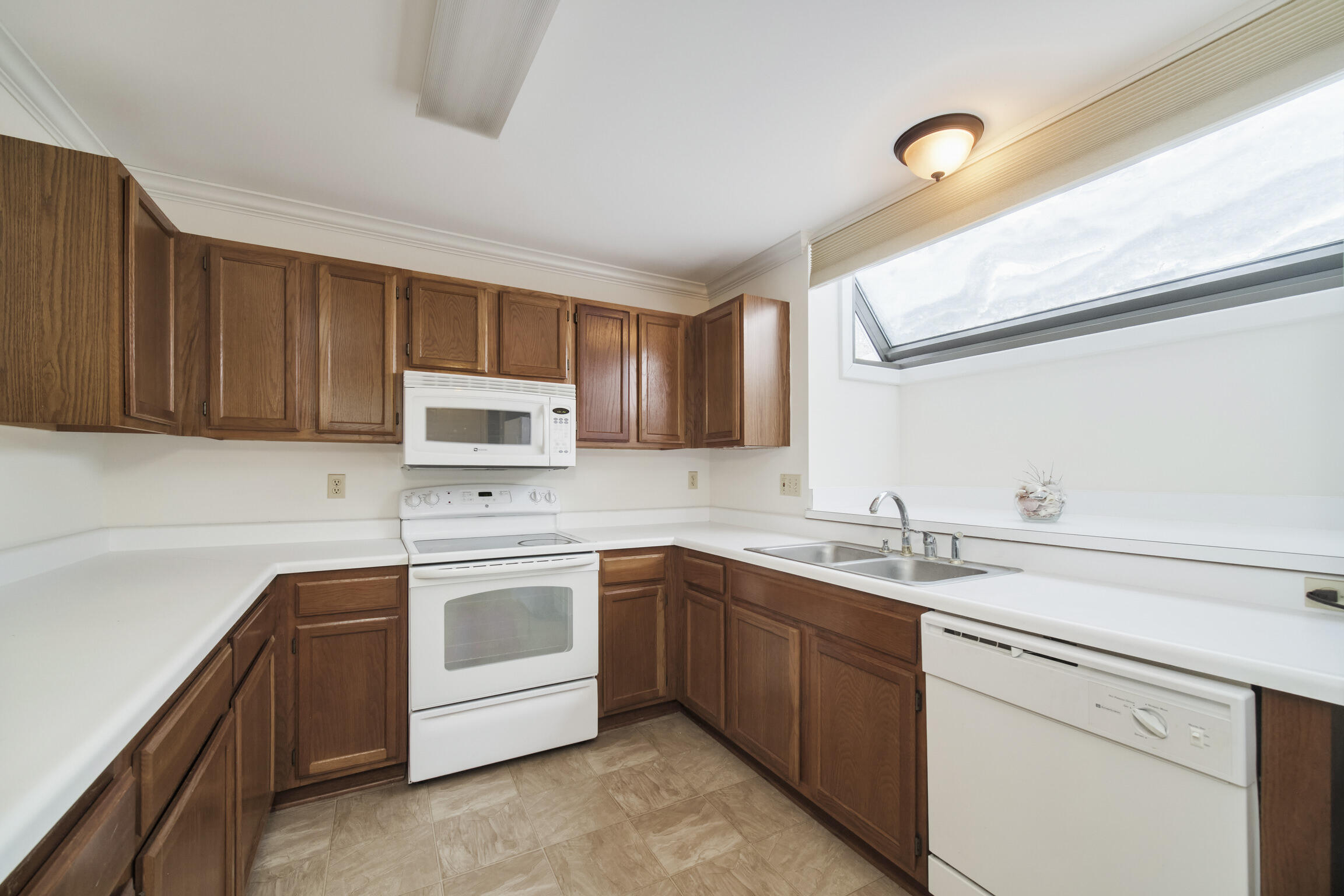 317 5th Avenue, Unit 4 Manistee, MI 49660 - Photo 13 of 38 317_Fifth_Ave_unit_4-10