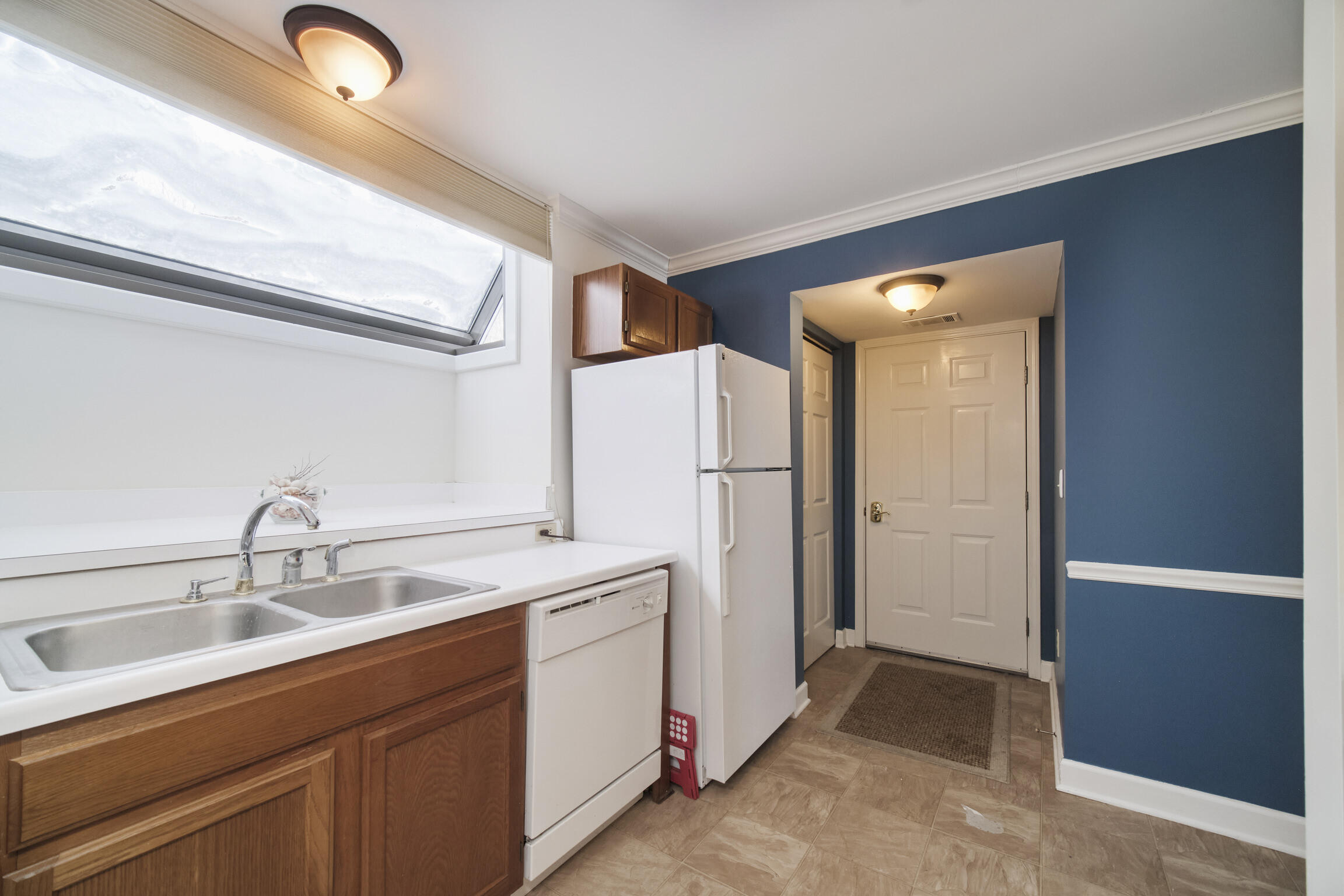 317 5th Avenue, Unit 4 Manistee, MI 49660 - Photo 15 of 38 317_Fifth_Ave_unit_4-12