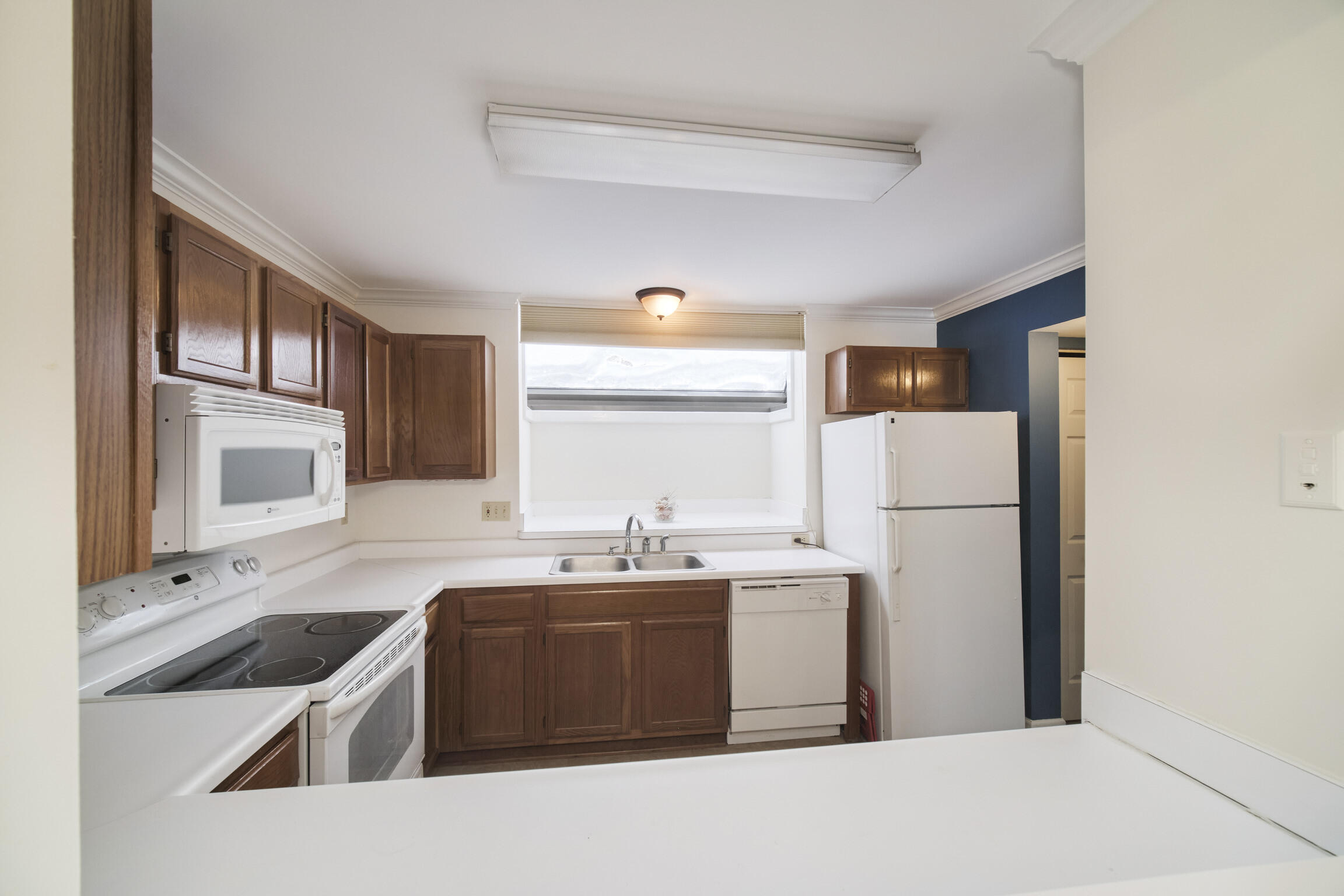 317 5th Avenue, Unit 4 Manistee, MI 49660 - Photo 16 of 38 317_Fifth_Ave_unit_4-13