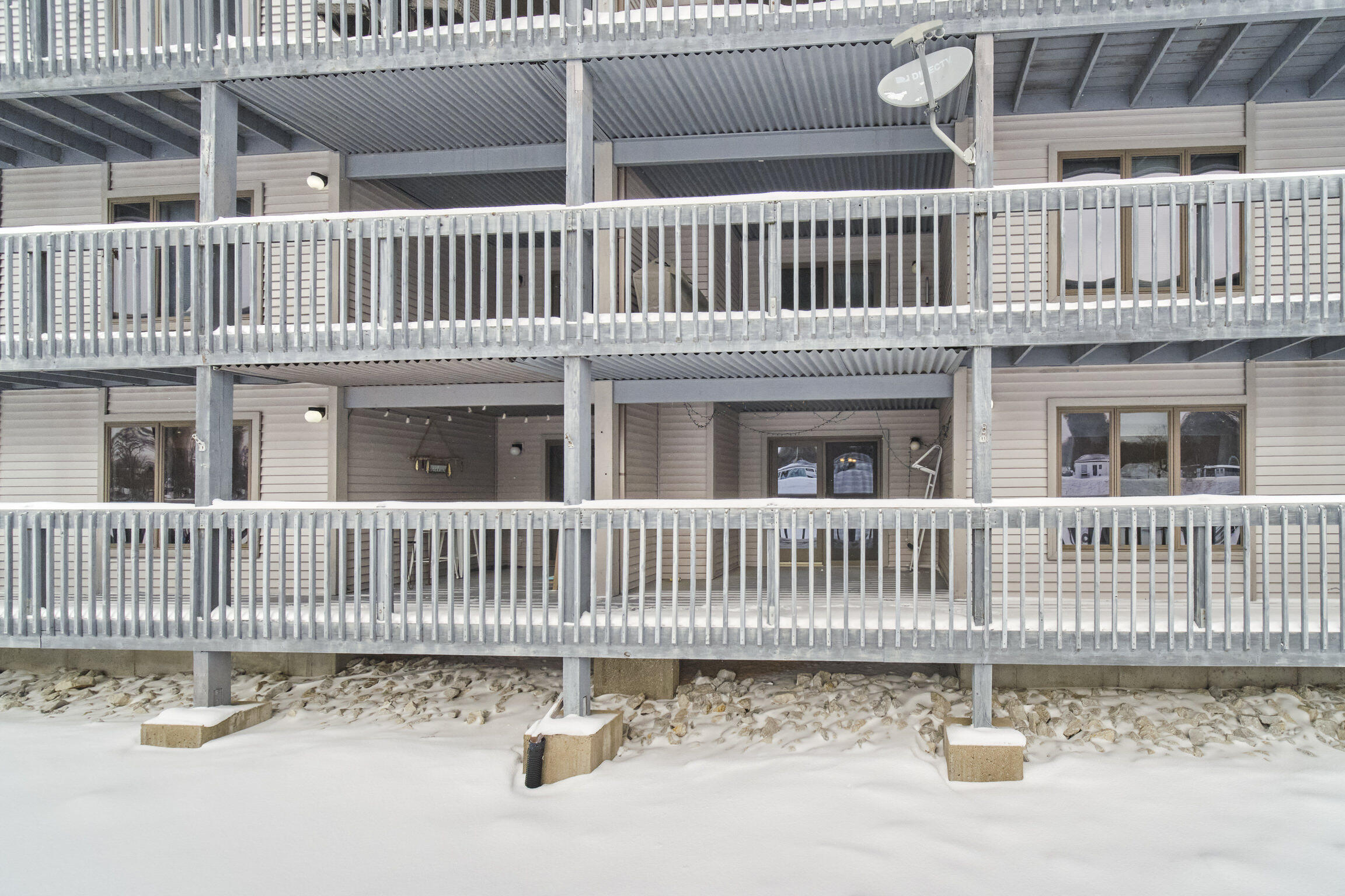 317 5th Avenue, Unit 4 Manistee, MI 49660 - Photo 2 of 38 317_Fifth_Ave_unit_4-31