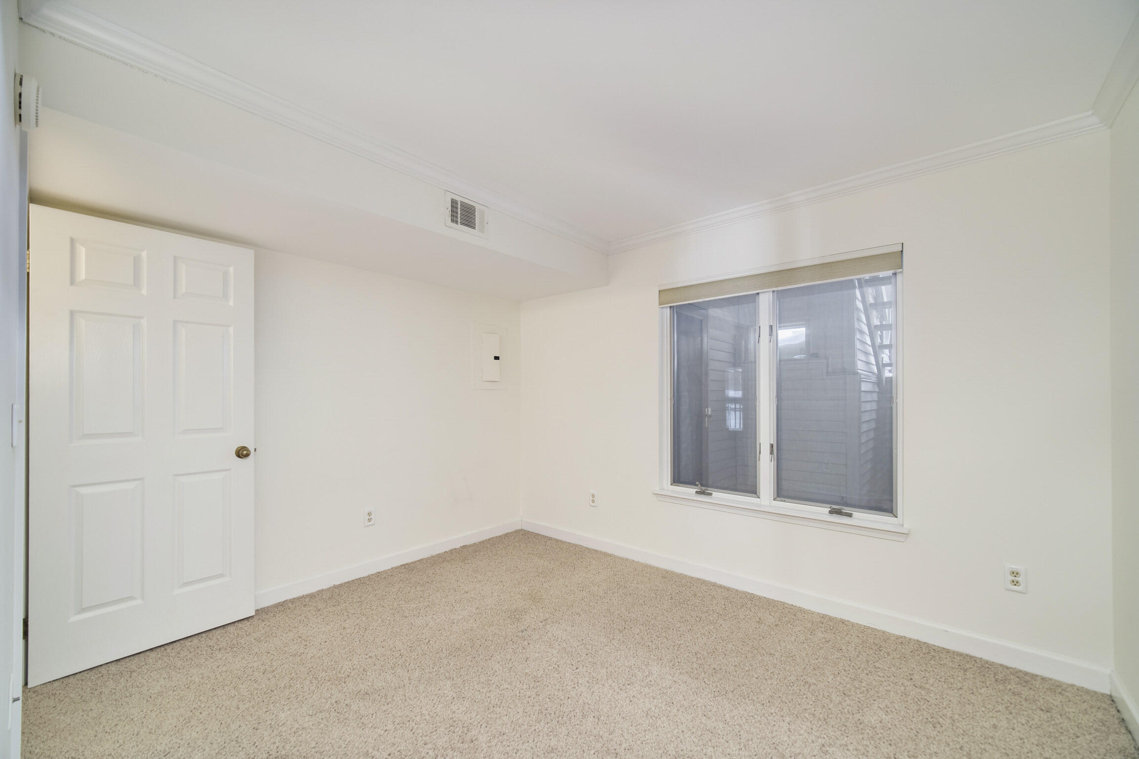 317 5th Avenue, Unit 4 Manistee, MI 49660 - Photo 5 of 38 317_Fifth_Ave_unit_4-02