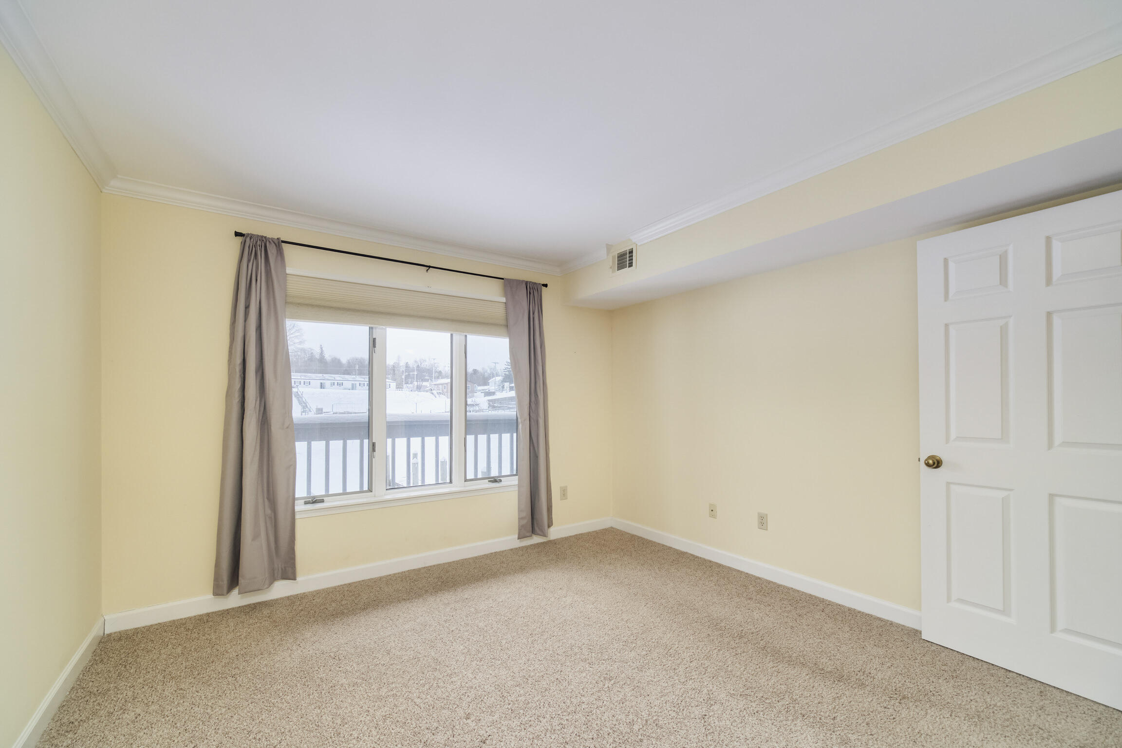 317 5th Avenue, Unit 4 Manistee, MI 49660 - Photo 10 of 38 317_Fifth_Ave_unit_4-07