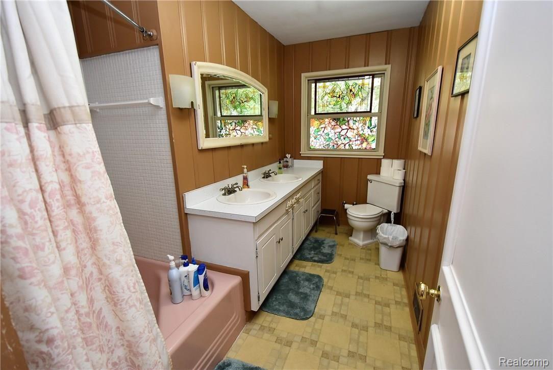 1921 Colchester Road Flint, MI 48503 - Photo 23 of 44 DSC_6542.JPG
