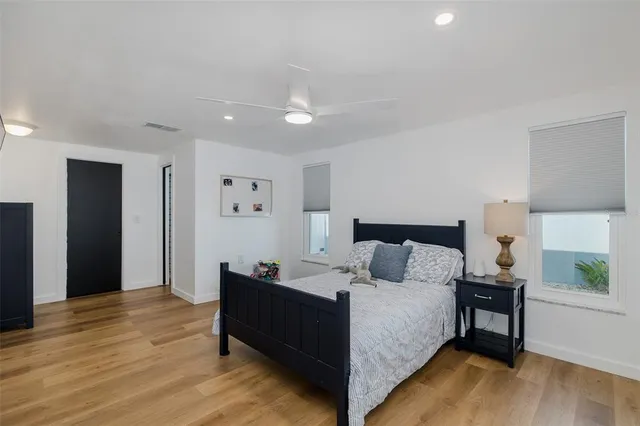 a view of a livingroom with walk in closet