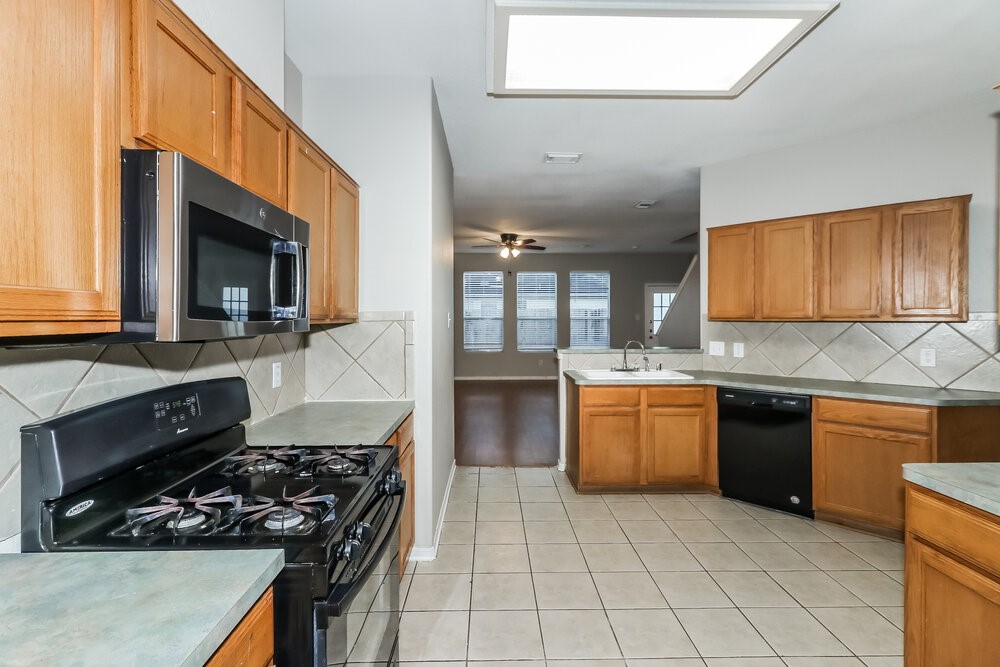 12146 Landsdown Ridge Way Humble, TX 77346 - Photo 7 of 17