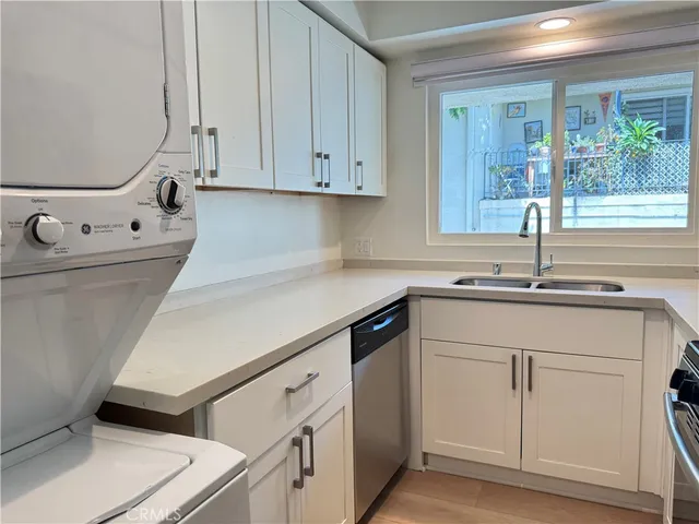 $2,460 | 251 North Oakland Avenue, Unit 10, Pasadena, CA 91101