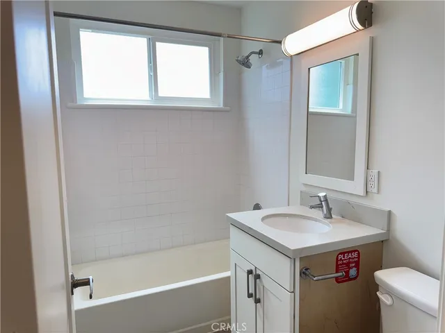 $2,460 | 251 North Oakland Avenue, Unit 10, Pasadena, CA 91101