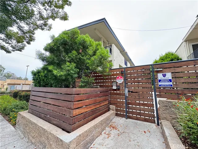 $2,460 | 251 North Oakland Avenue, Unit 10, Pasadena, CA 91101