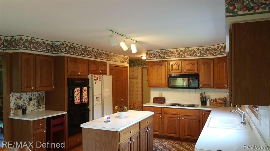 30769 Country Ridge Circle Farmington Hills, MI 48331 - Photo 15 of 32
