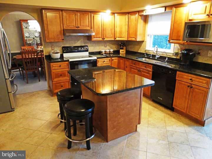 27 Jericho Road Southampton, PA 18966 - Photo 2 of 25 Kitchen