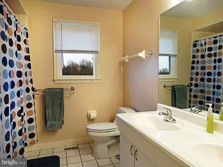27 Jericho Road Southampton, PA 18966 - Photo 20 of 25 Bathroom