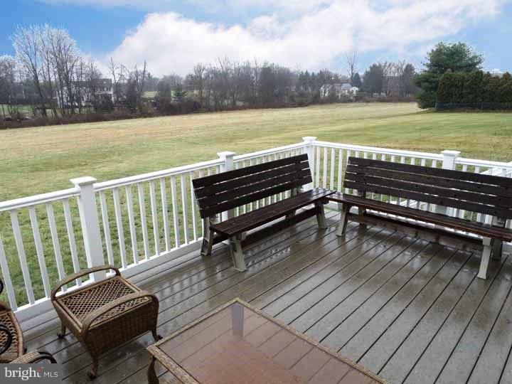 27 Jericho Road Southampton, PA 18966 - Photo 22 of 25 Deck