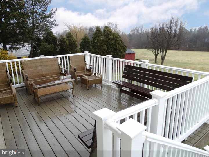 27 Jericho Road Southampton, PA 18966 - Photo 23 of 25 Deck