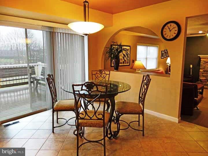 27 Jericho Road Southampton, PA 18966 - Photo 6 of 25 Breakfast Room
