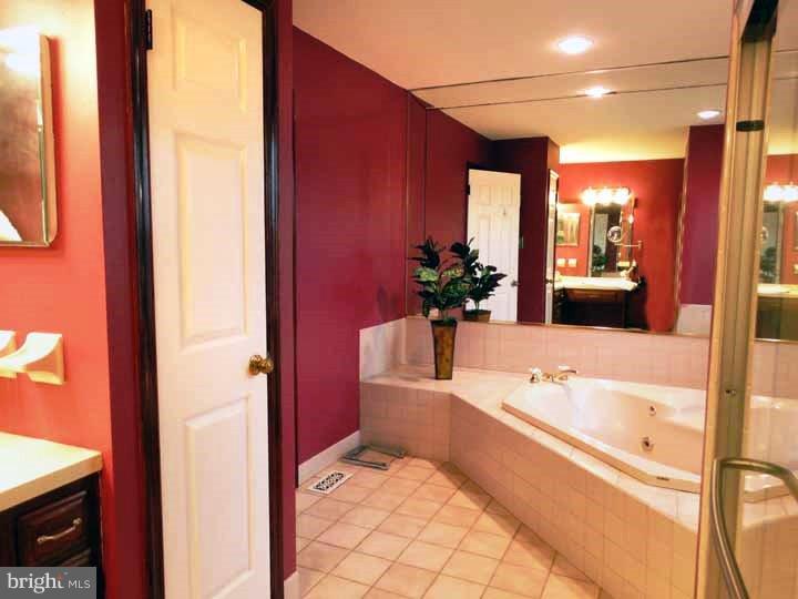 27 Jericho Road Southampton, PA 18966 - Photo 9 of 25 Master Bathroom