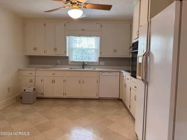 $390,000 | 3580 Rosewood Drive, Lumberton, NC 28358