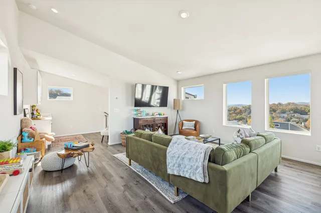 $900,000 | 1760 Boxwood Drive, Nashville, TN 37211