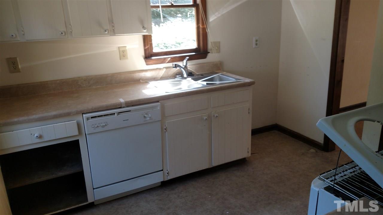 1442 Kent Road Raleigh, NC 27606 - Photo 3 of 8