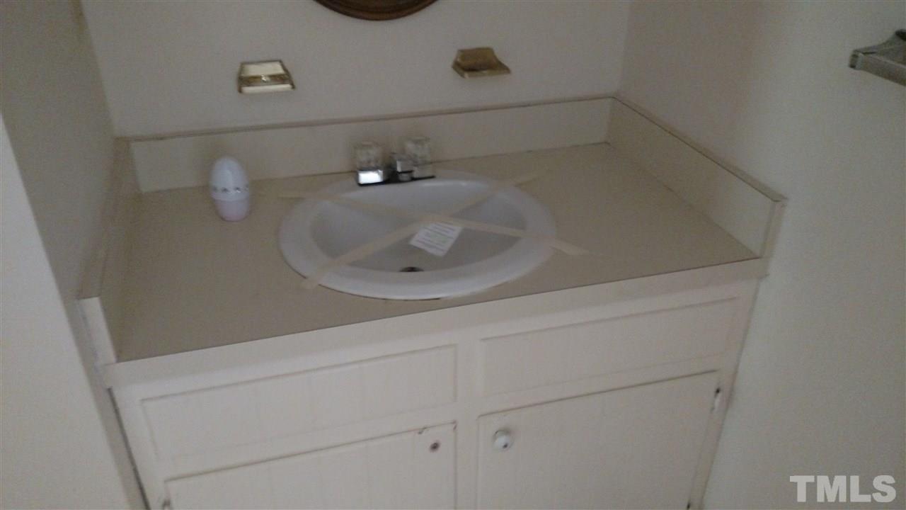 1442 Kent Road Raleigh, NC 27606 - Photo 5 of 8
