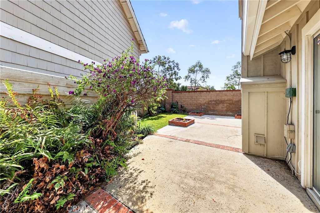 2072 Cherokee Tustin, CA 92782 - Photo 22 of 23