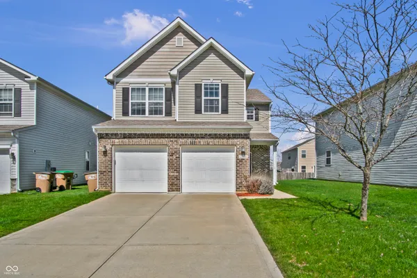 $299,900 | 2548 Shadow Bend Drive, Columbus, IN 47201