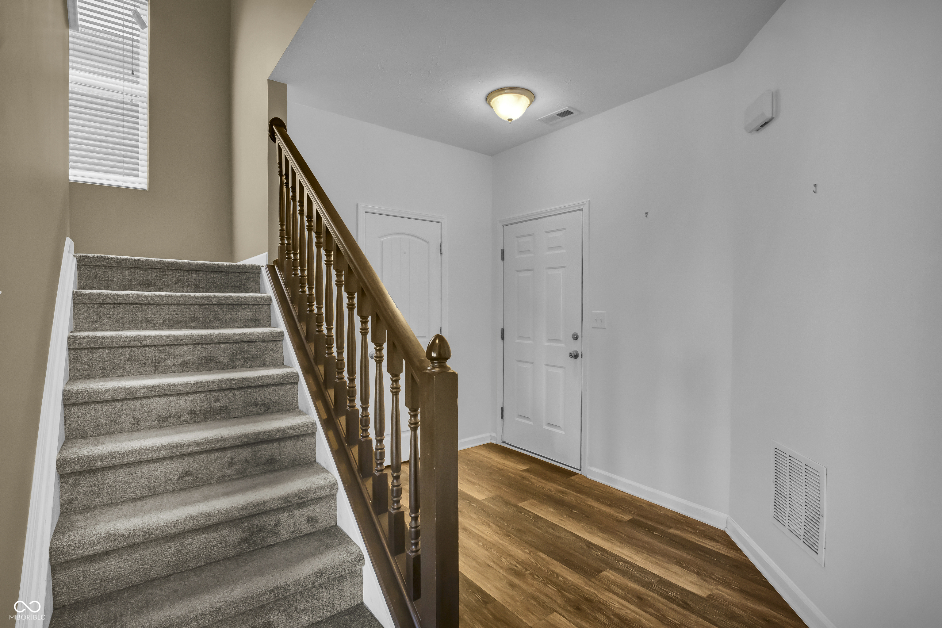 2548 Shadow Bend Drive Columbus, IN 47201 - Photo 6 of 46
