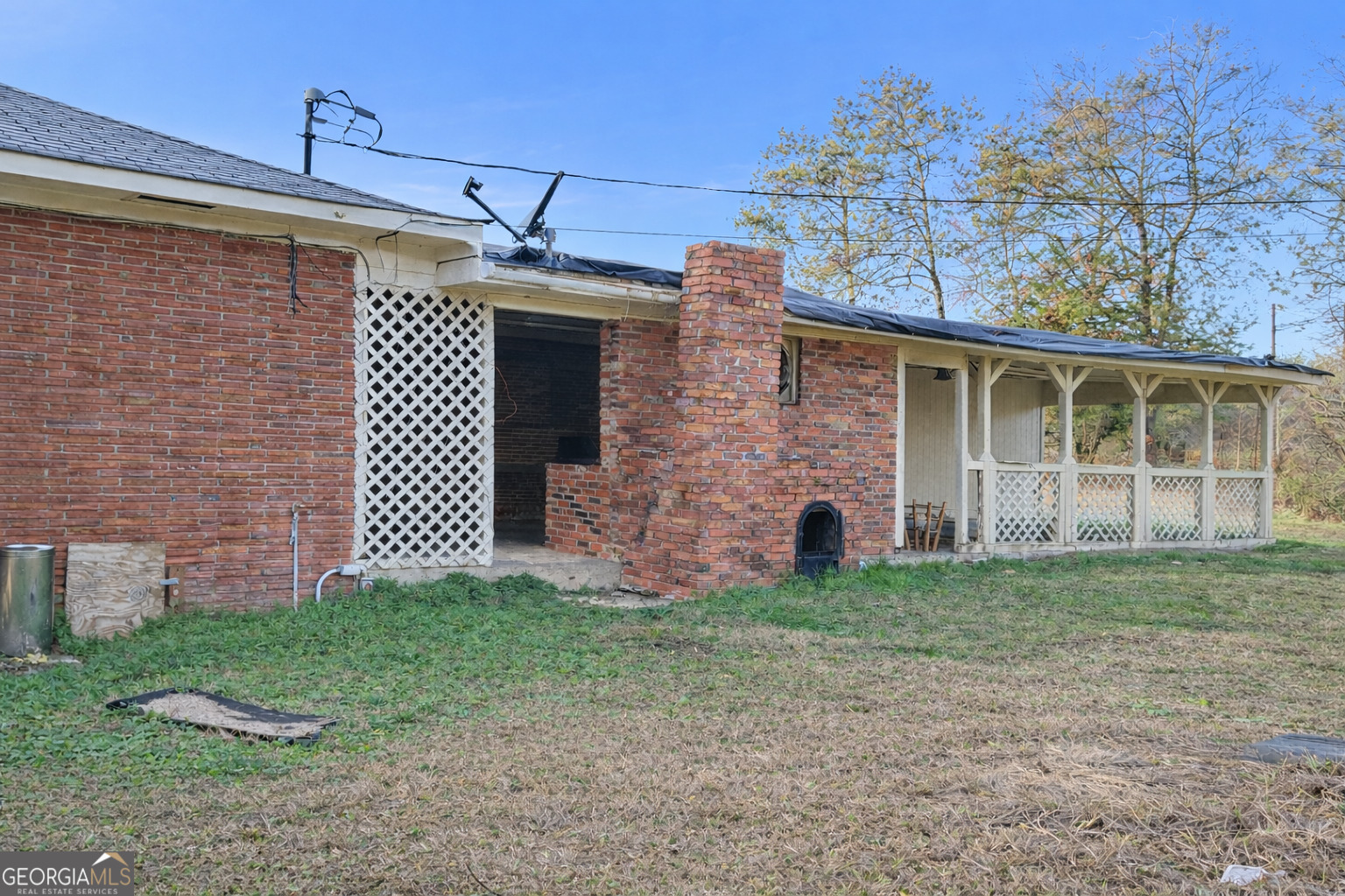 251 Dewey McGlamry Road Fitzgerald, GA 31750 - Photo 8 of 13 a front view of a house with a yard