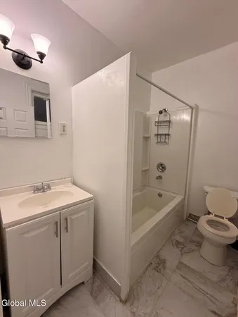$1,600 | 531 Hamilton Street, Unit 2, Albany, NY 12203
