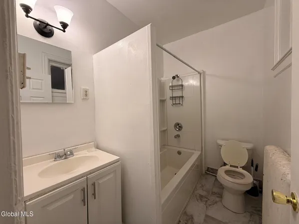 $1,600 | 531 Hamilton Street, Unit 2, Albany, NY 12203