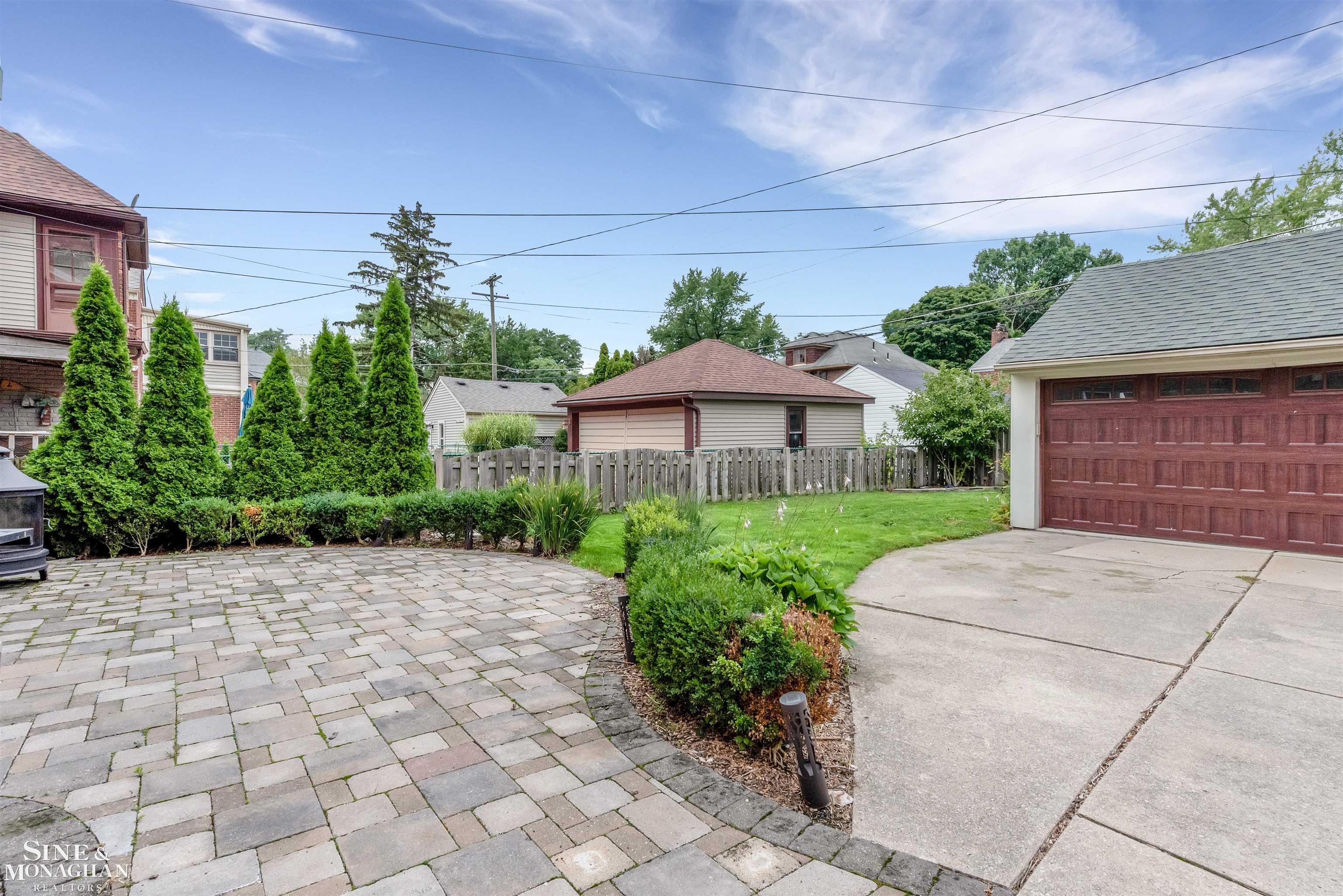348 Moran Road Grosse Pointe, MI 48236 - Photo 30 of 35 50125309-29.JPG