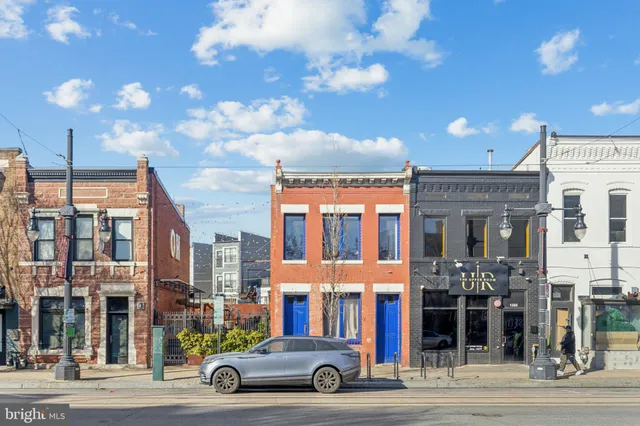 a car parked in front of a building