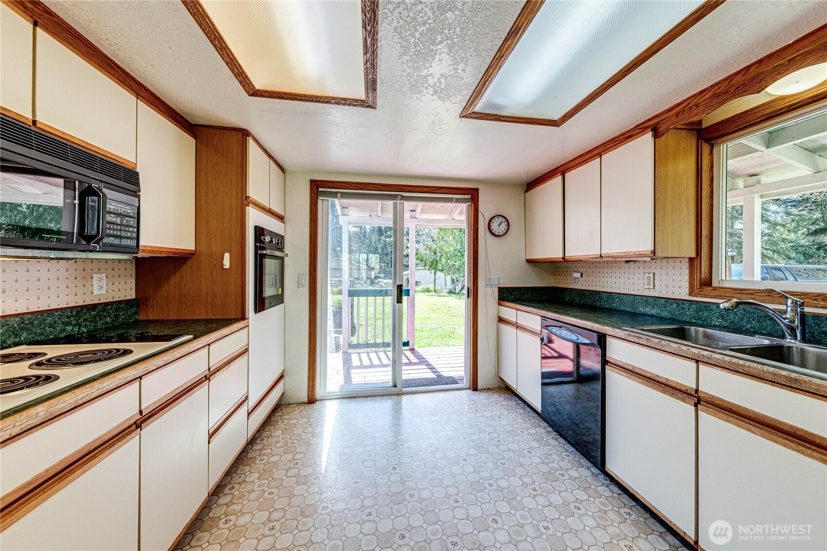 1316 Mt Pleasant Road Port Angeles, WA 98362 - Photo 9 of 38