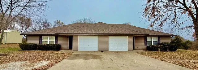 $299,000 | 11855 Wood Oak Avenue, Richmond, MO 64085
