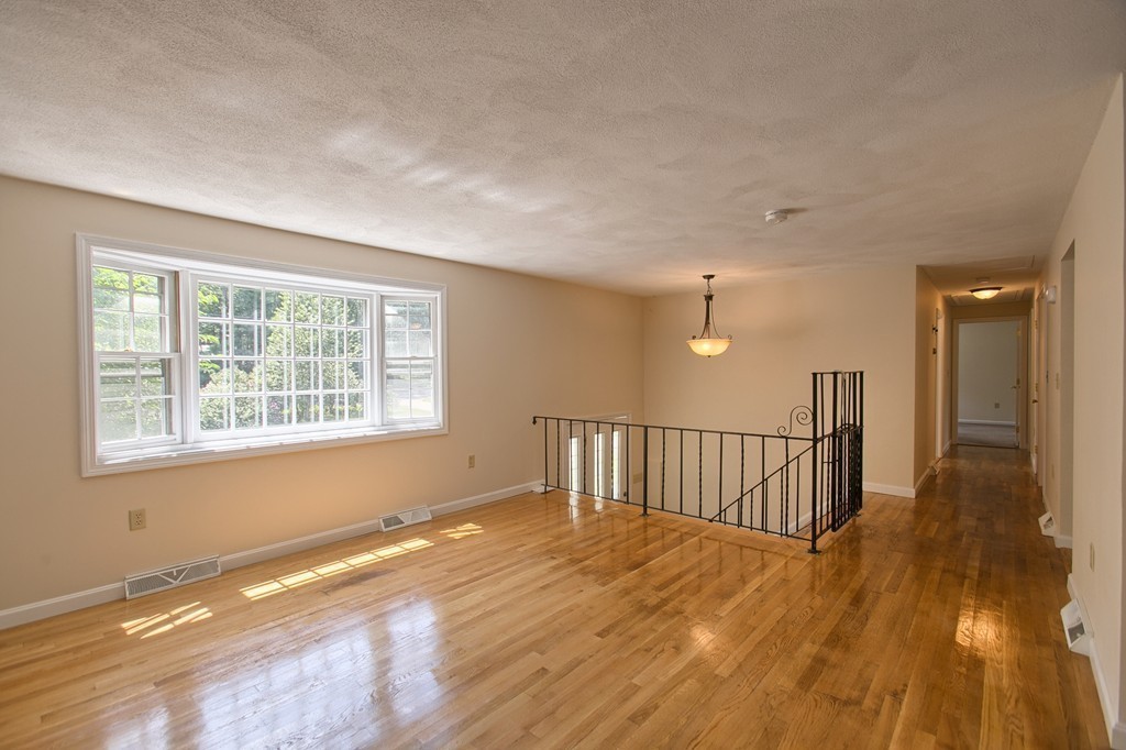 182 Salem Road Billerica, MA 01821 - Photo 5 of 29