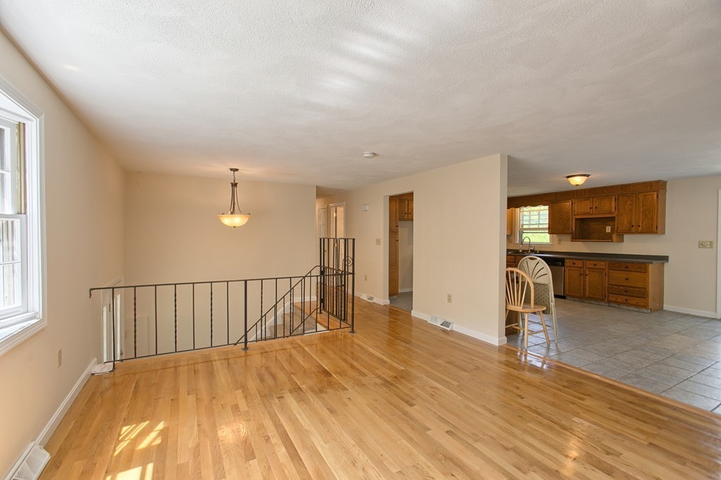182 Salem Road Billerica, MA 01821 - Photo 6 of 29
