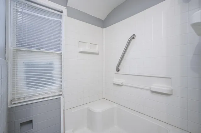 $1,175 | 9231 Burt Road, Detroit, MI 48228