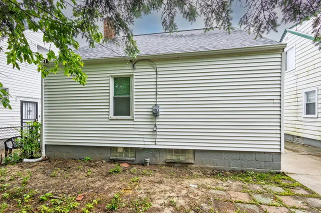 $1,175 | 9231 Burt Road, Detroit, MI 48228