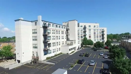 $2,354 | 2451 West Howard Street, Unit 212, Chicago, IL 60645