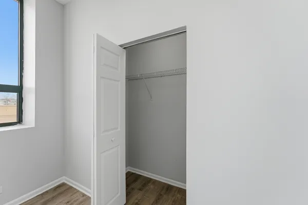 $2,354 | 2451 West Howard Street, Unit 212, Chicago, IL 60645