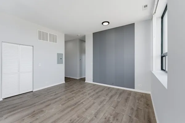 $2,354 | 2451 West Howard Street, Unit 212, Chicago, IL 60645