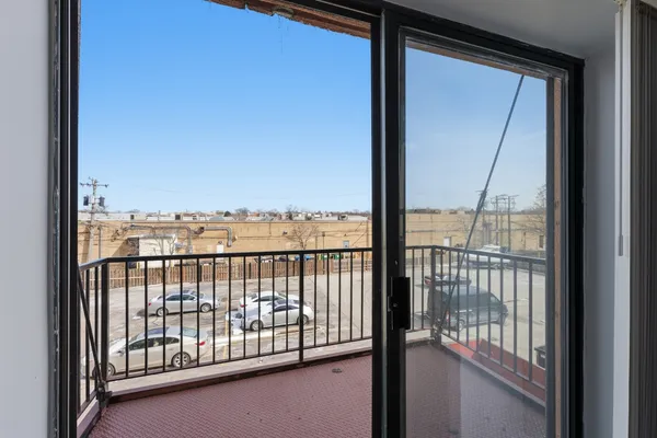 $2,354 | 2451 West Howard Street, Unit 212, Chicago, IL 60645