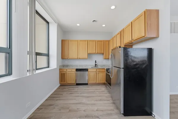 $2,354 | 2451 West Howard Street, Unit 212, Chicago, IL 60645